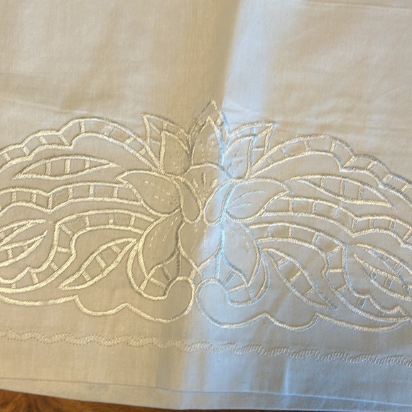 Two white embroidered cotton pillow case 19” x 26” nwot - Picture 5 of 6